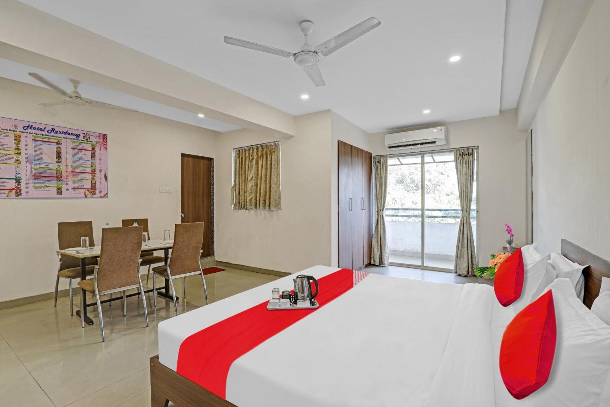 Oyo Flagship Hotel Residency Silvassa Buitenkant foto