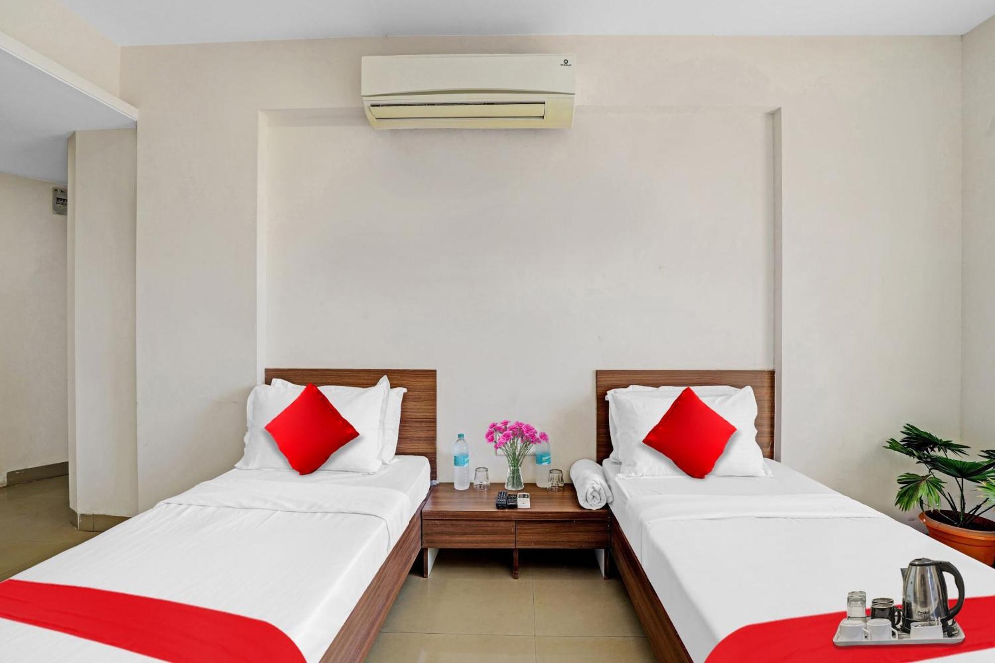 Oyo Flagship Hotel Residency Silvassa Buitenkant foto