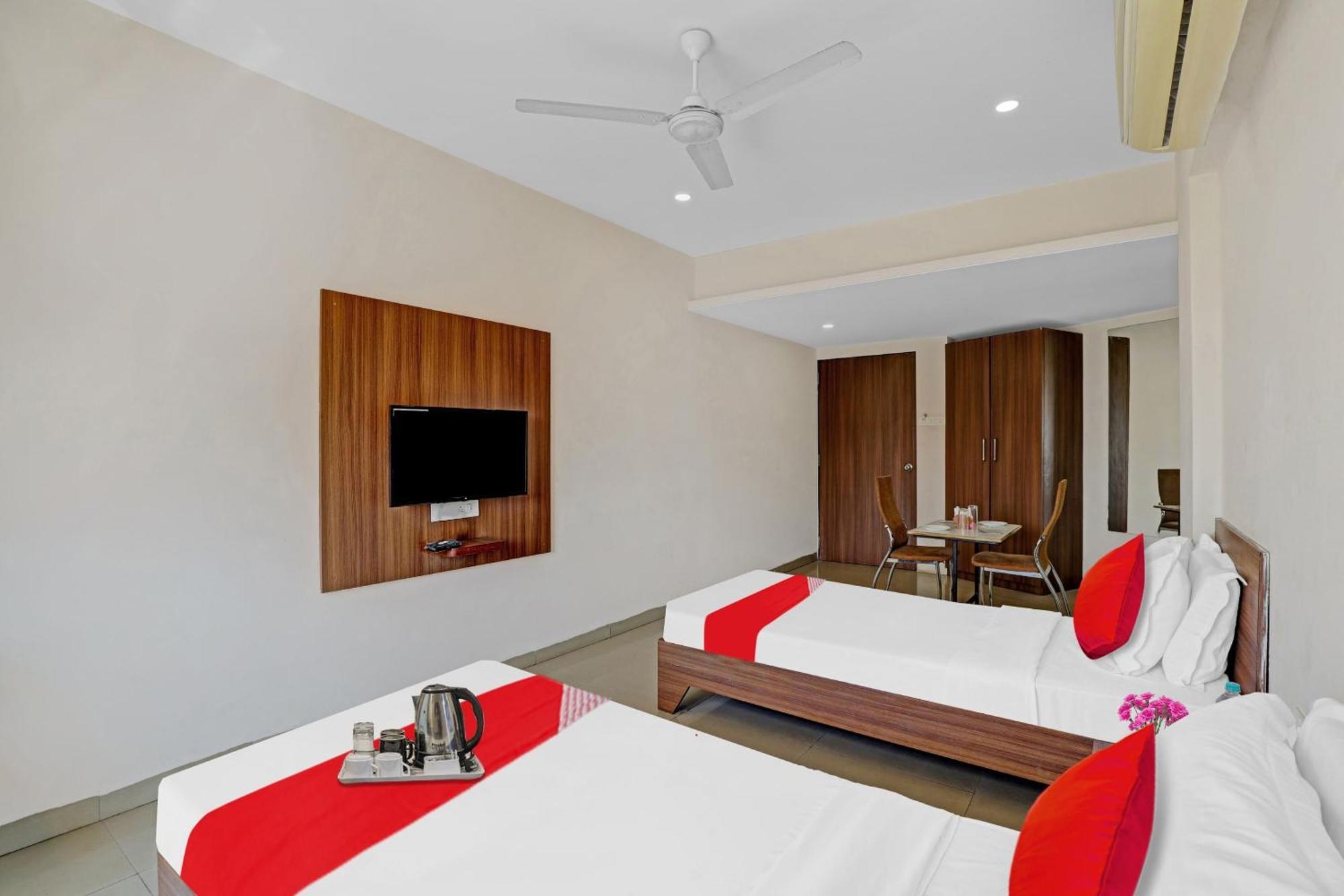 Oyo Flagship Hotel Residency Silvassa Buitenkant foto